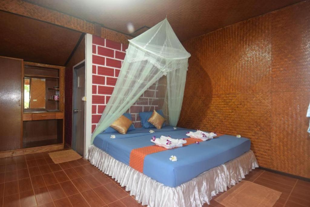 Lanta Long Beach Hostel Koh Lanta Exterior photo