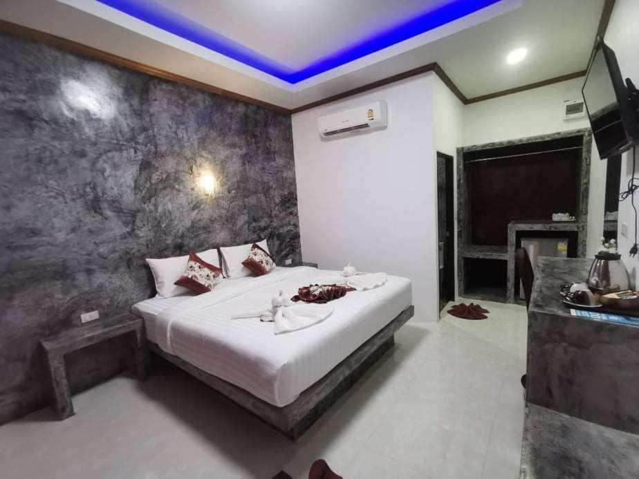 Lanta Long Beach Hostel Koh Lanta Exterior photo