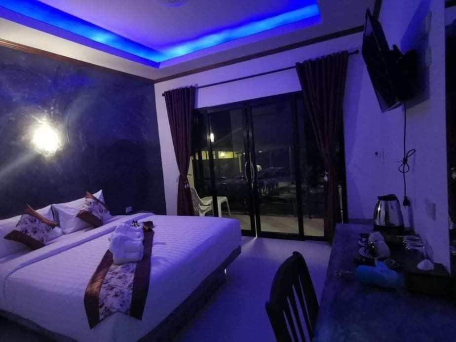 Lanta Long Beach Hostel Koh Lanta Exterior photo